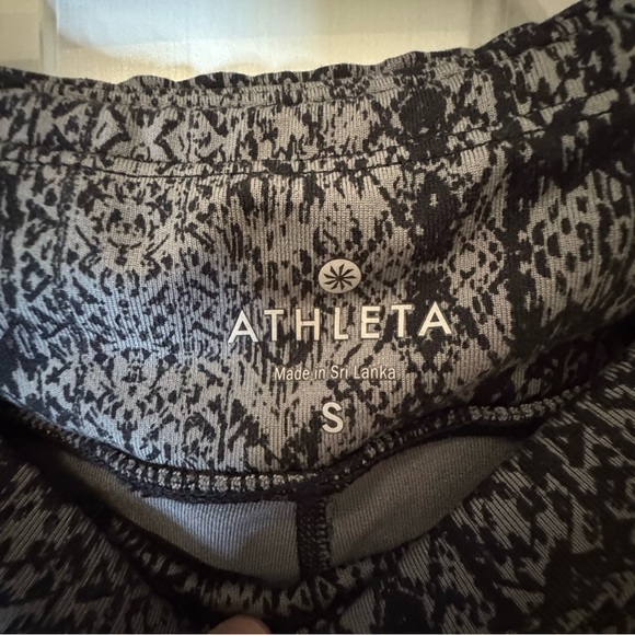Athleta Black and Gray Patterned Activewear - Picture 4 of 7